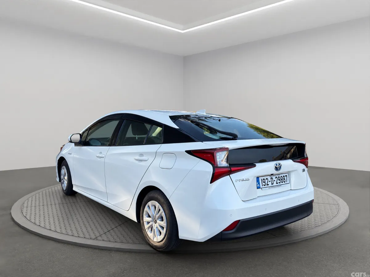 Toyota Prius Hatchback, Petrol Hybrid, 2019, White