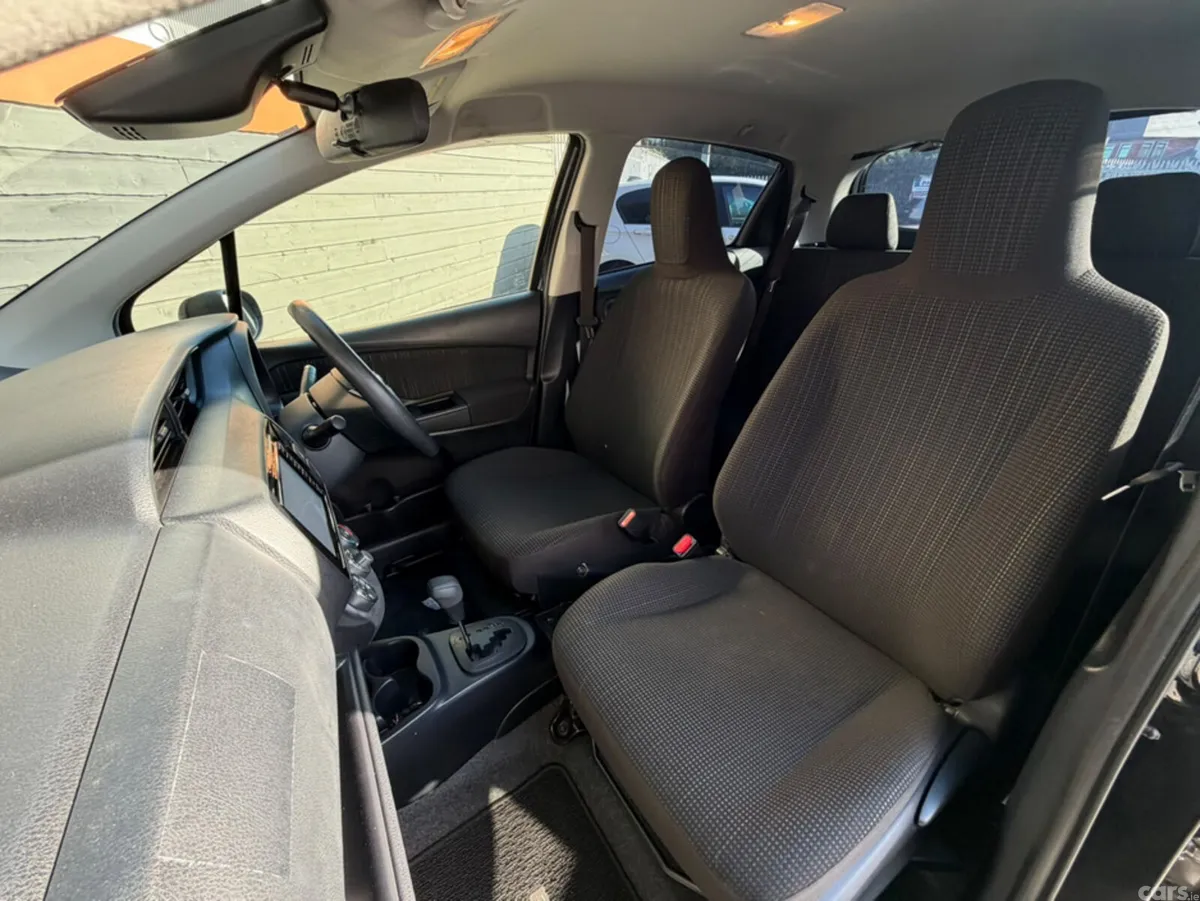 Toyota Yaris Hatchback, Petrol, 2017, Black