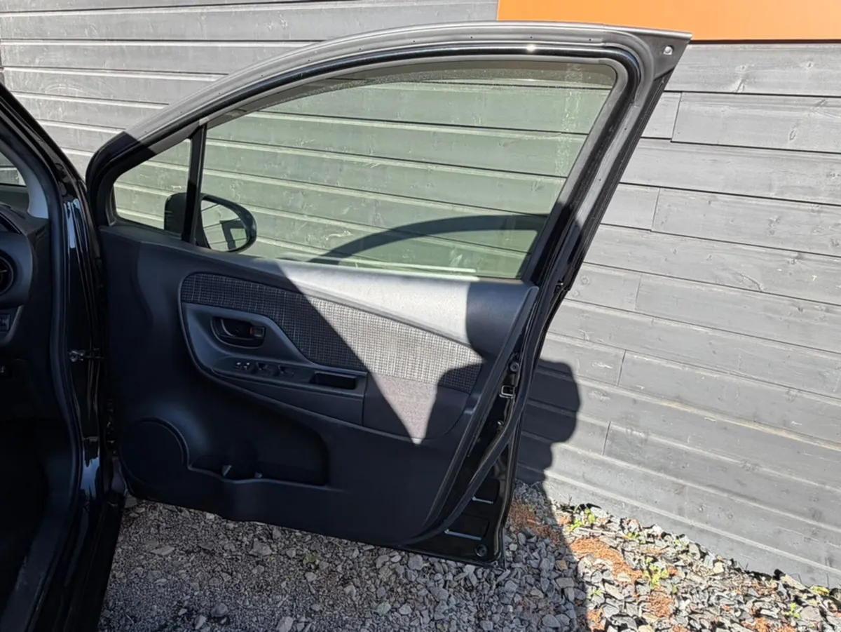 Toyota Yaris Hatchback, Petrol, 2017, Black