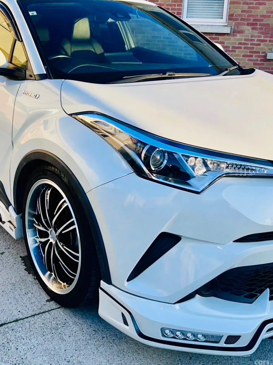 Toyota C-HR SUV, Petrol Hybrid, 2017, White