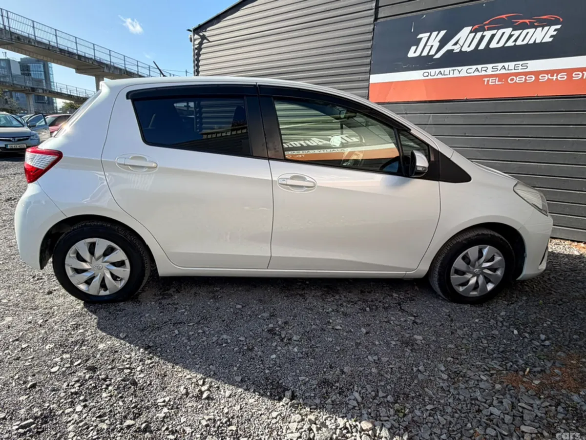 Toyota Yaris Hatchback, Petrol, 2017, White
