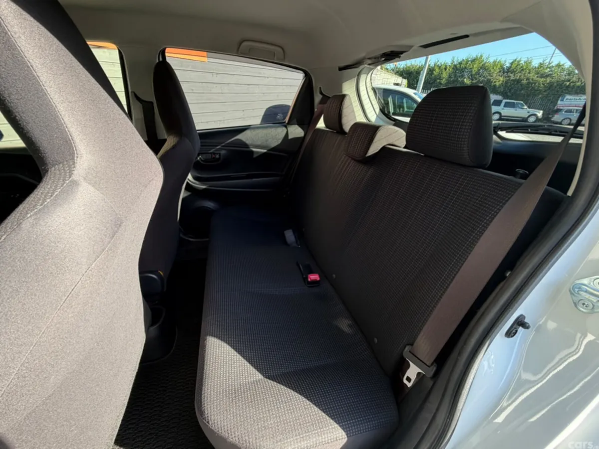 Toyota Yaris Hatchback, Petrol, 2017, White