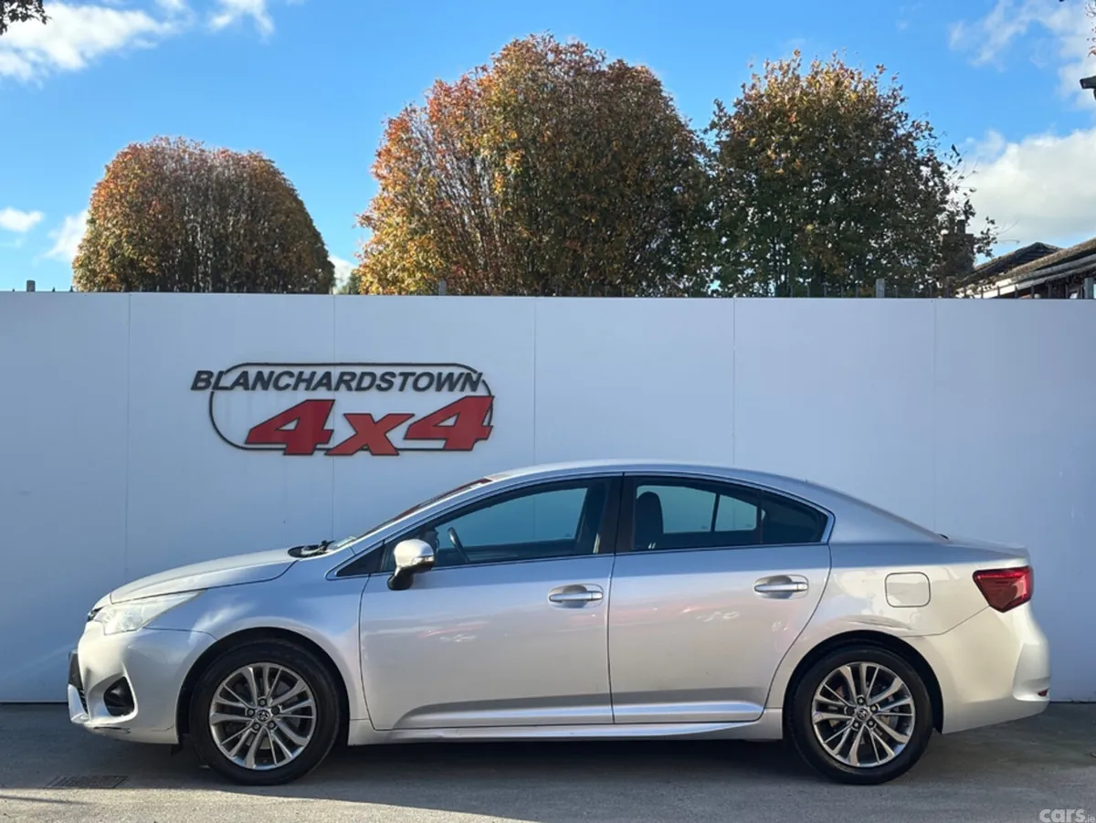 Toyota Avensis Saloon, Diesel, 2015, Silver