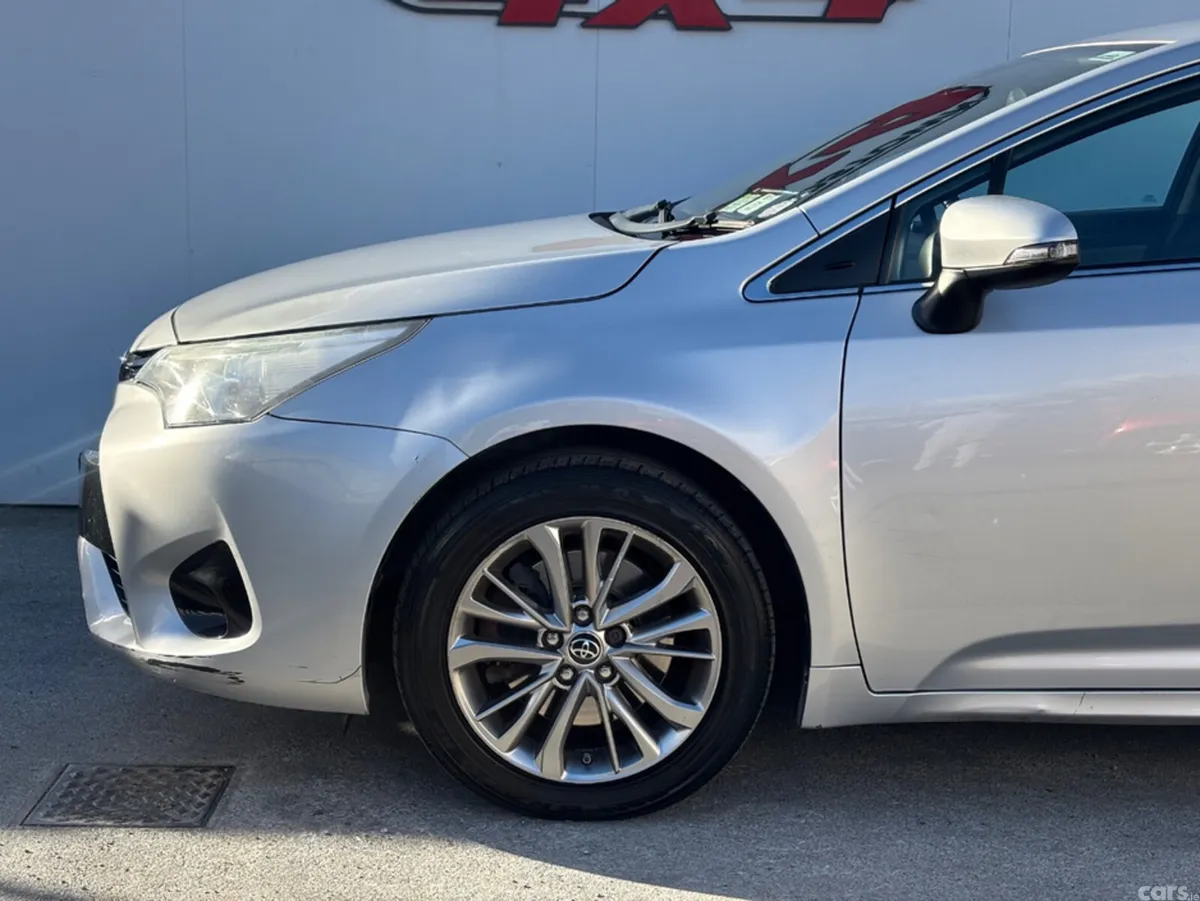 Toyota Avensis Saloon, Diesel, 2015, Silver