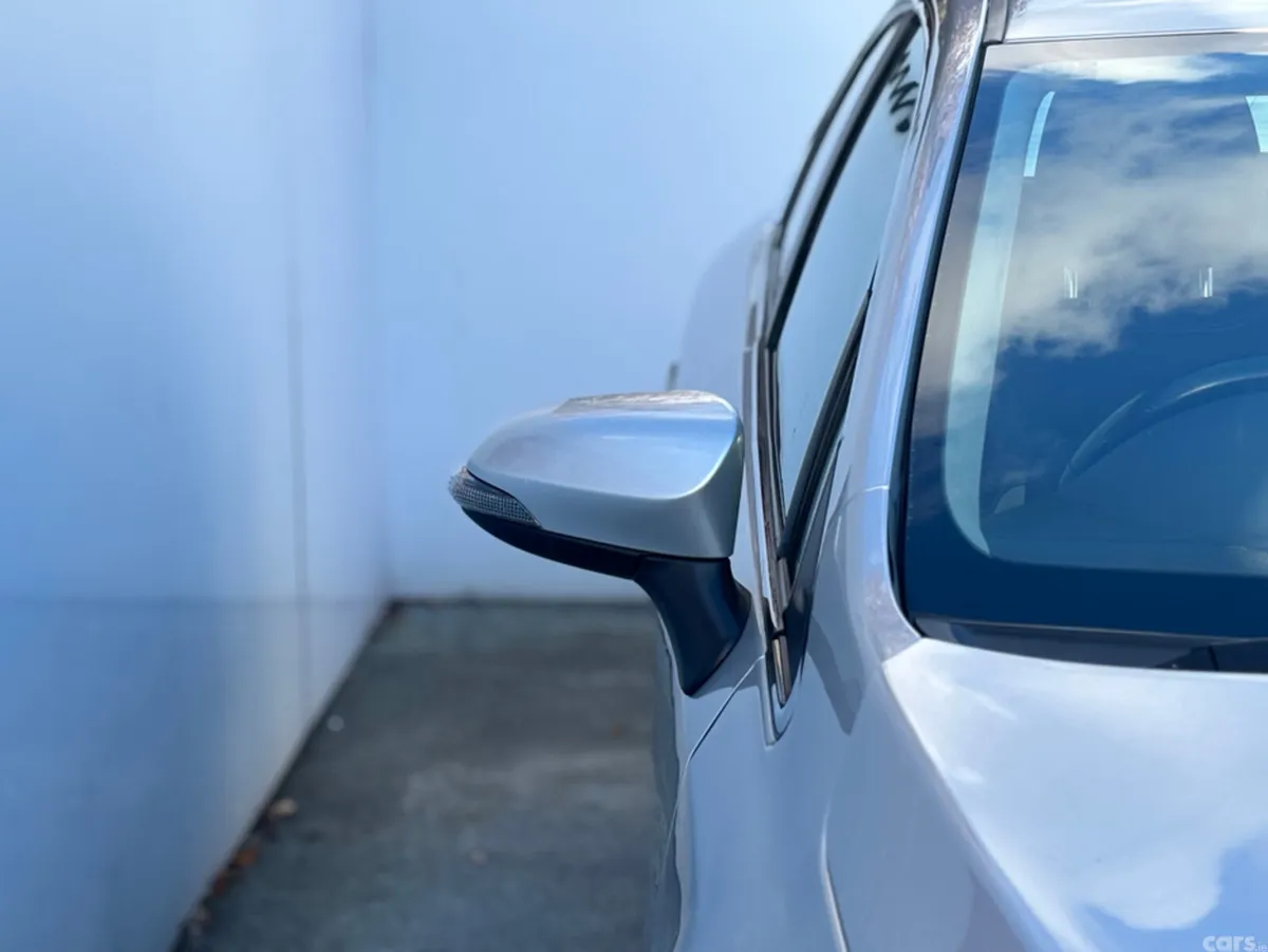 Toyota Avensis Saloon, Diesel, 2015, Silver