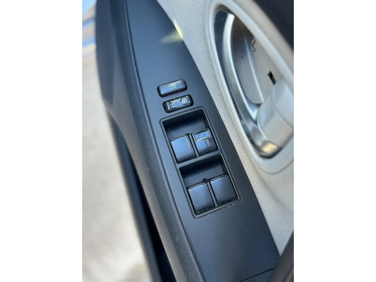 Toyota Avensis Saloon, Diesel, 2015, Silver