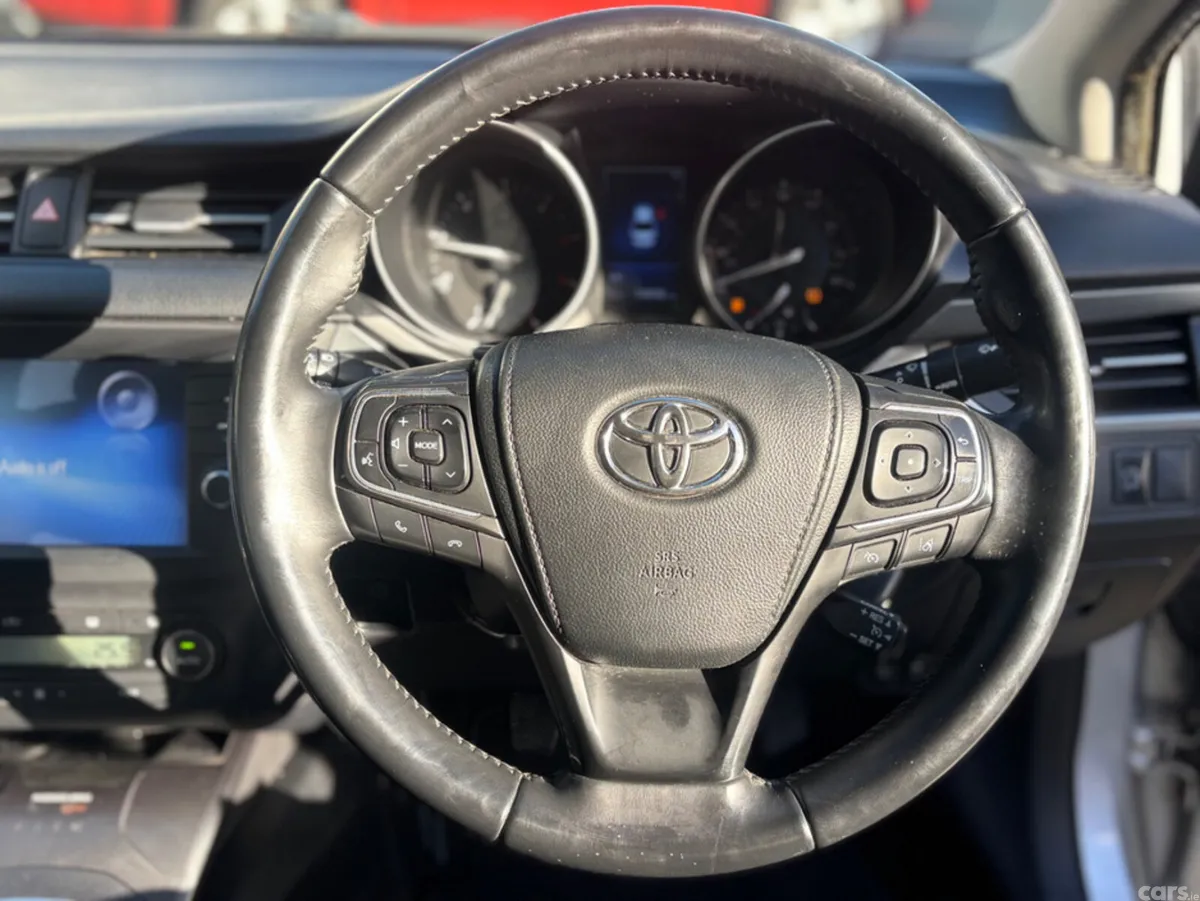 Toyota Avensis Saloon, Diesel, 2015, Silver