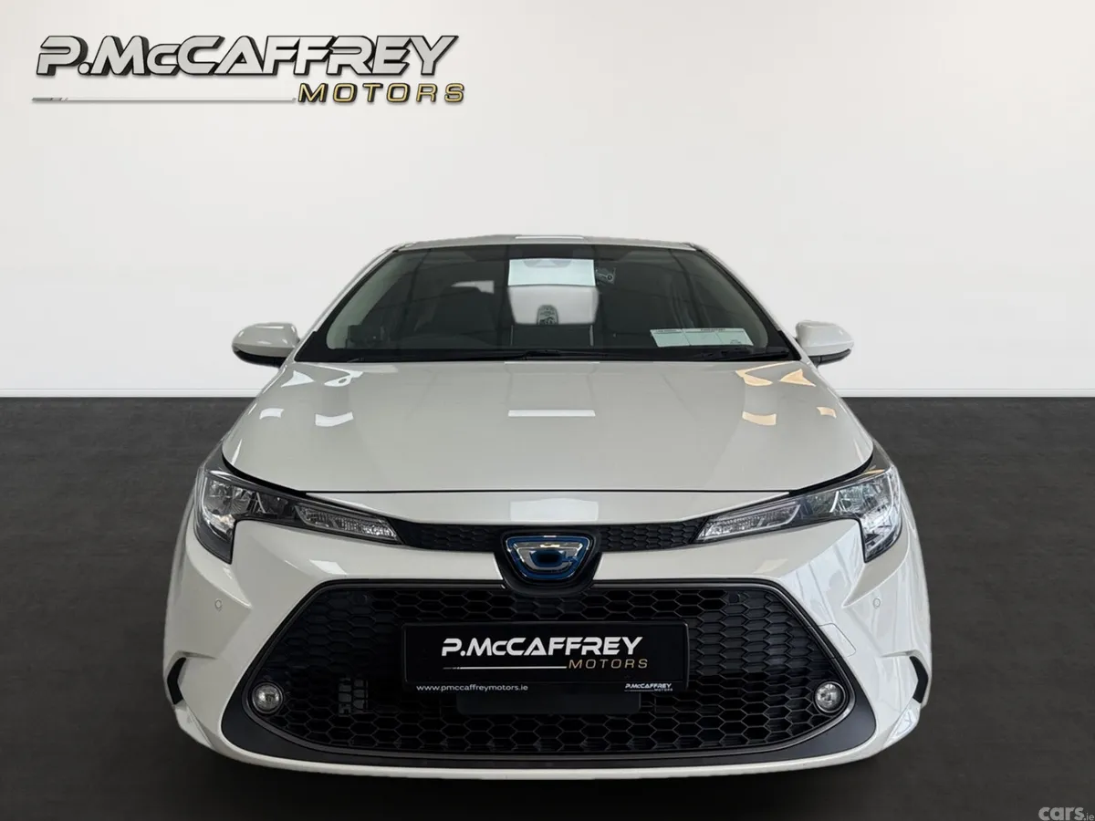 Toyota Corolla Saloon, Petrol Hybrid, 2019, White