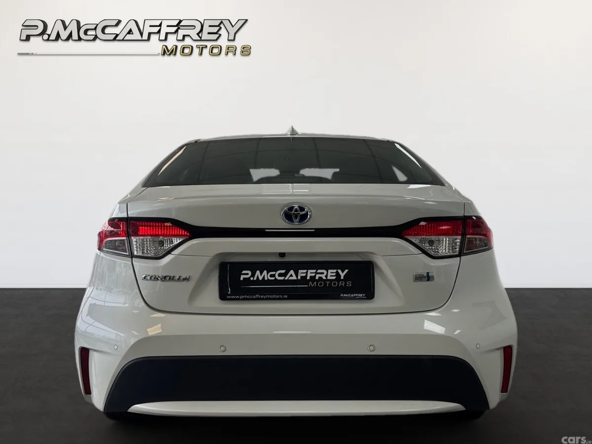 Toyota Corolla Saloon, Petrol Hybrid, 2019, White