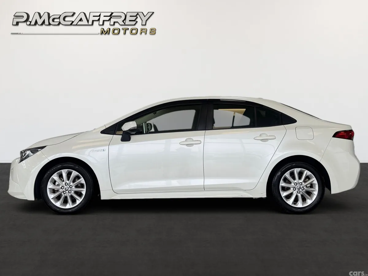 Toyota Corolla Saloon, Petrol Hybrid, 2019, White