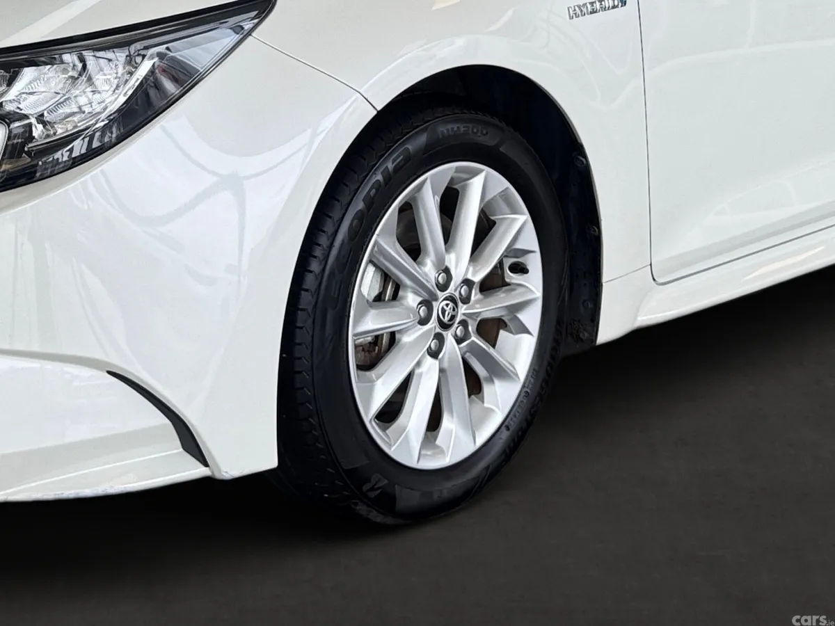 Toyota Corolla Saloon, Petrol Hybrid, 2019, White