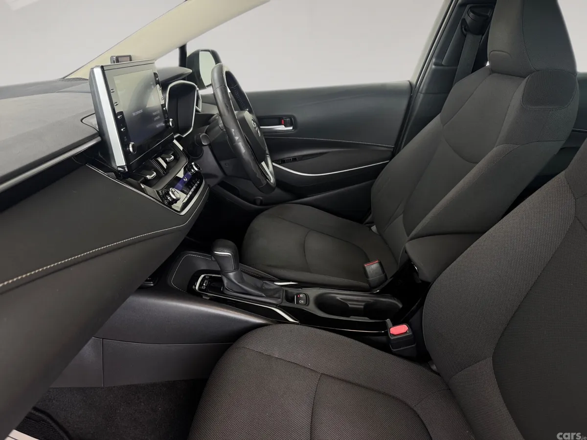 Toyota Corolla Saloon, Petrol Hybrid, 2019, White