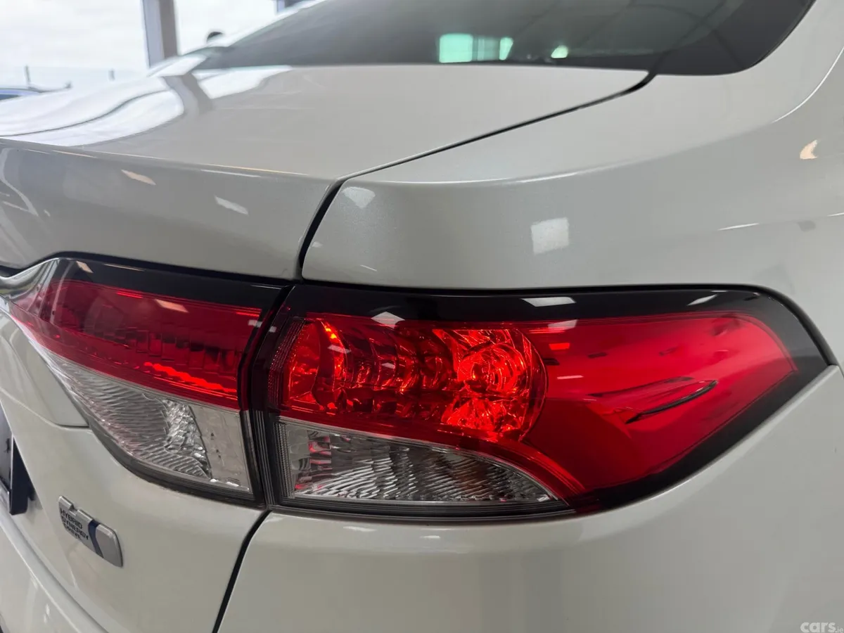 Toyota Corolla Saloon, Petrol Hybrid, 2019, White