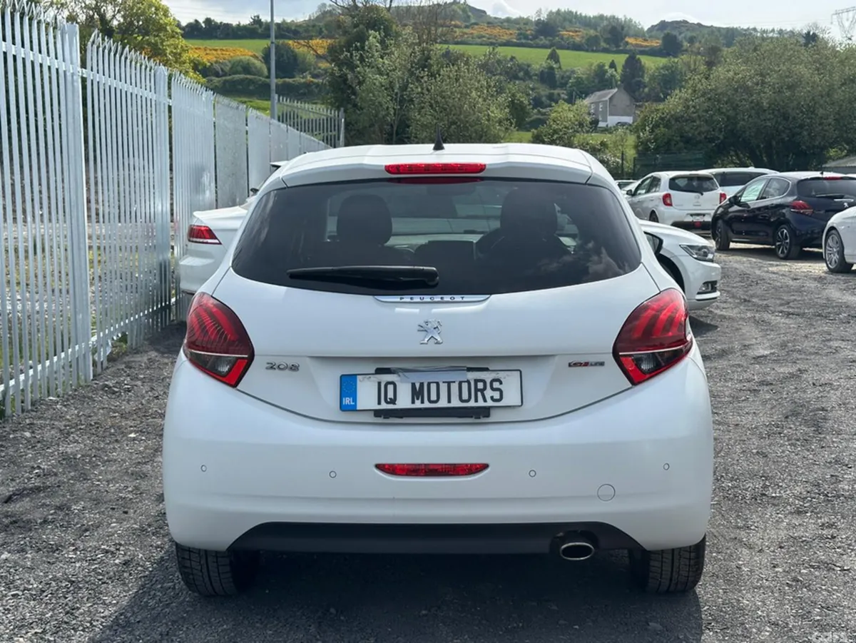 Peugeot 208 Hatchback, Petrol, 2017, White