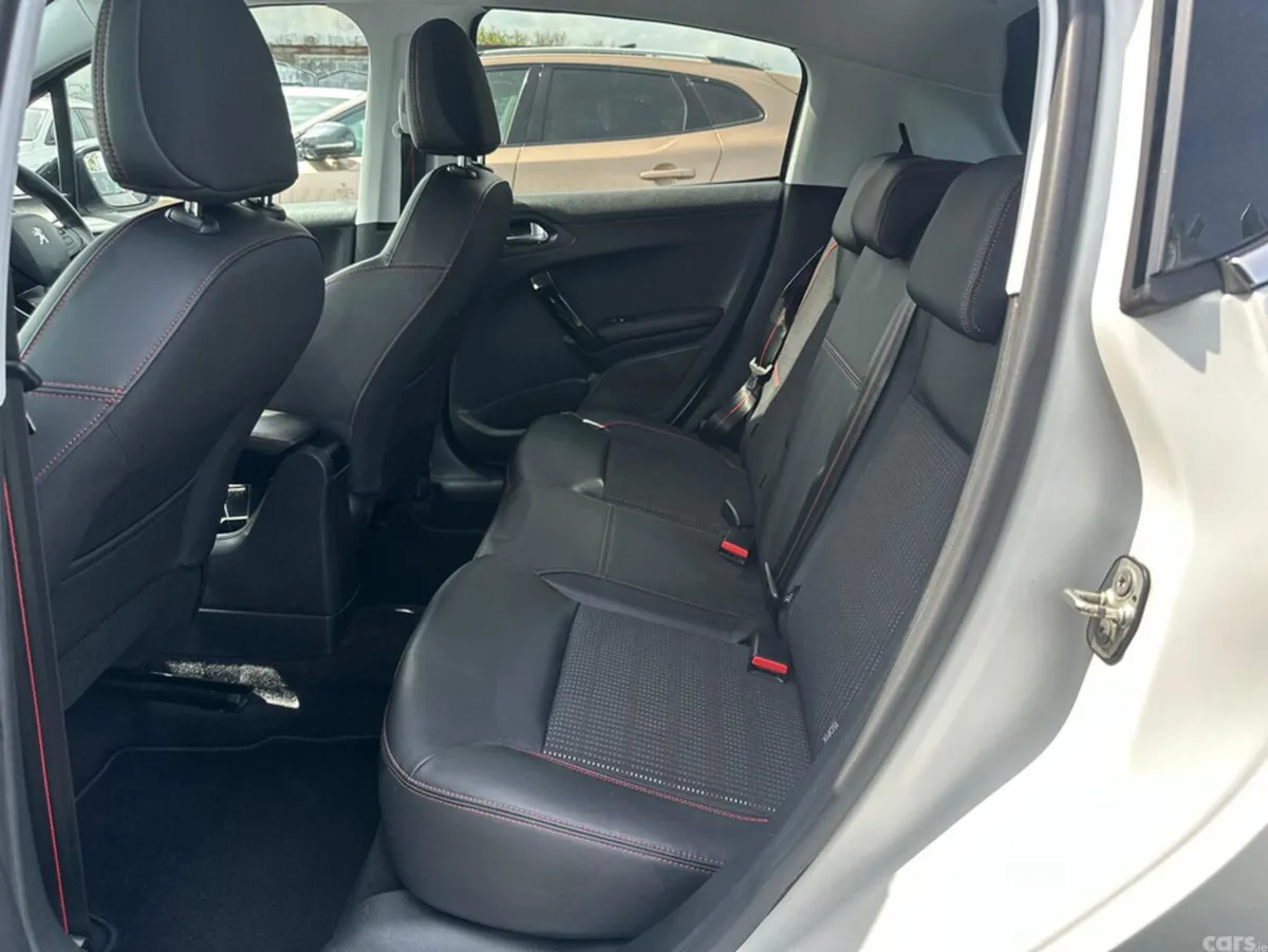 Peugeot 208 Hatchback, Petrol, 2017, White