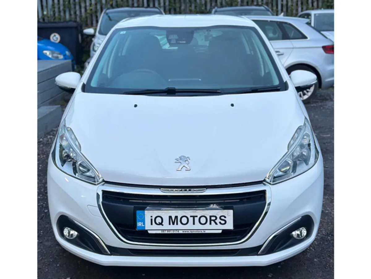 Peugeot 208 Hatchback, Petrol, 2016, White