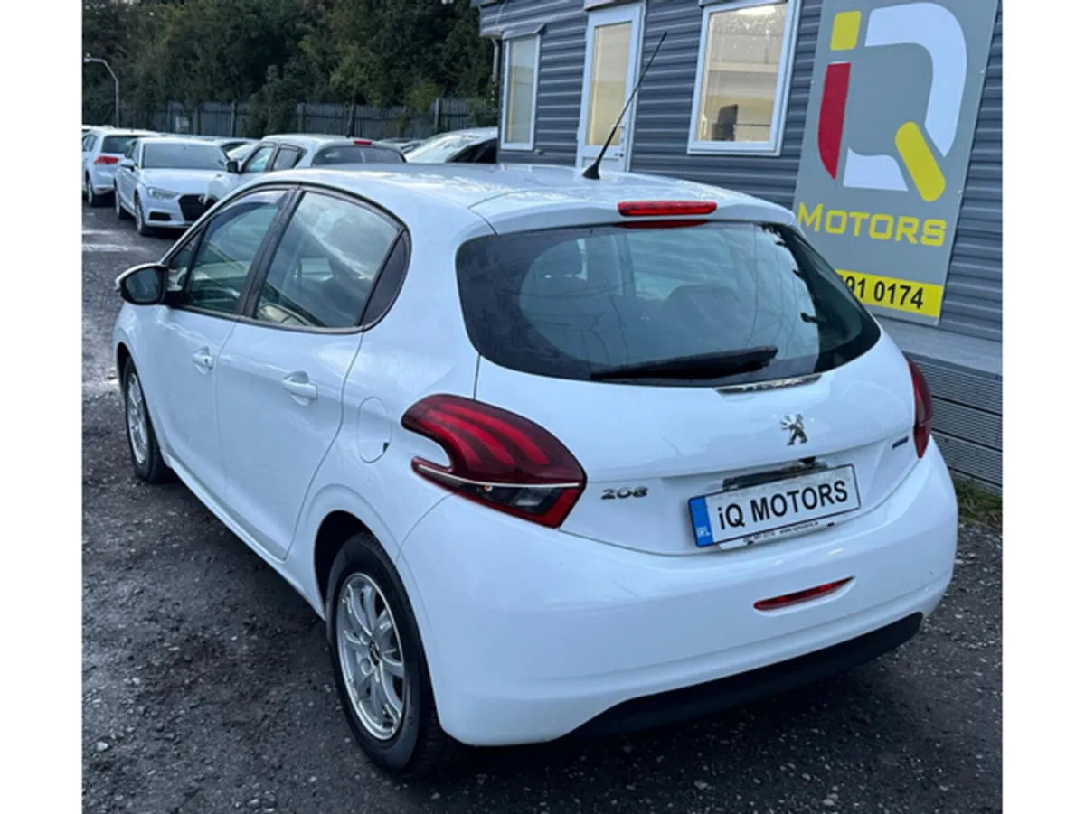 Peugeot 208 Hatchback, Petrol, 2016, White