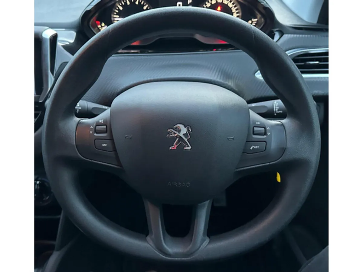 Peugeot 208 Hatchback, Petrol, 2016, White