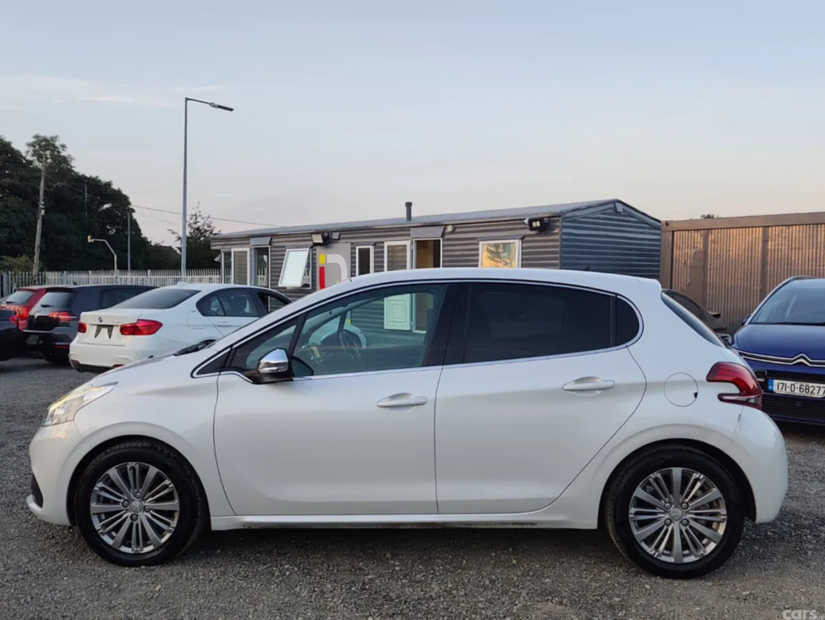 Peugeot 208 Hatchback, Petrol, 2017, White