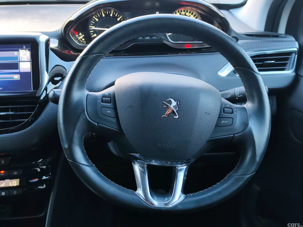 Peugeot 208 Hatchback, Petrol, 2017, White