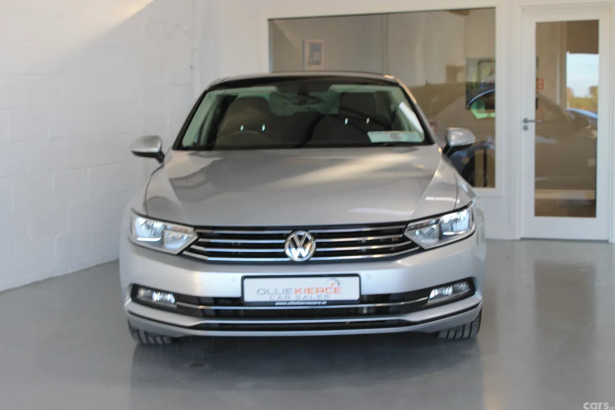 Volkswagen Passat Saloon, Diesel, 2019, Grey