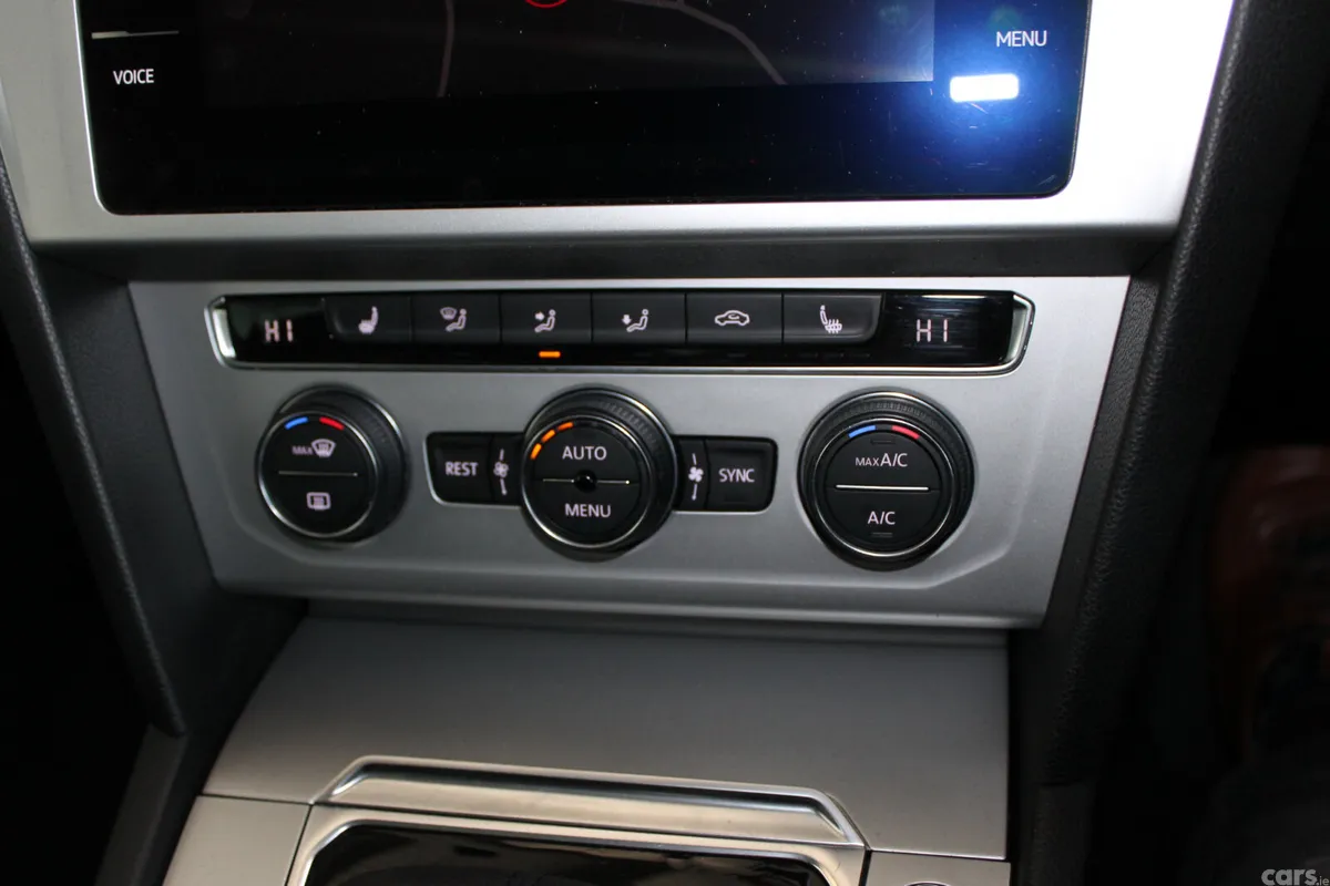 Volkswagen Passat Saloon, Diesel, 2019, Grey