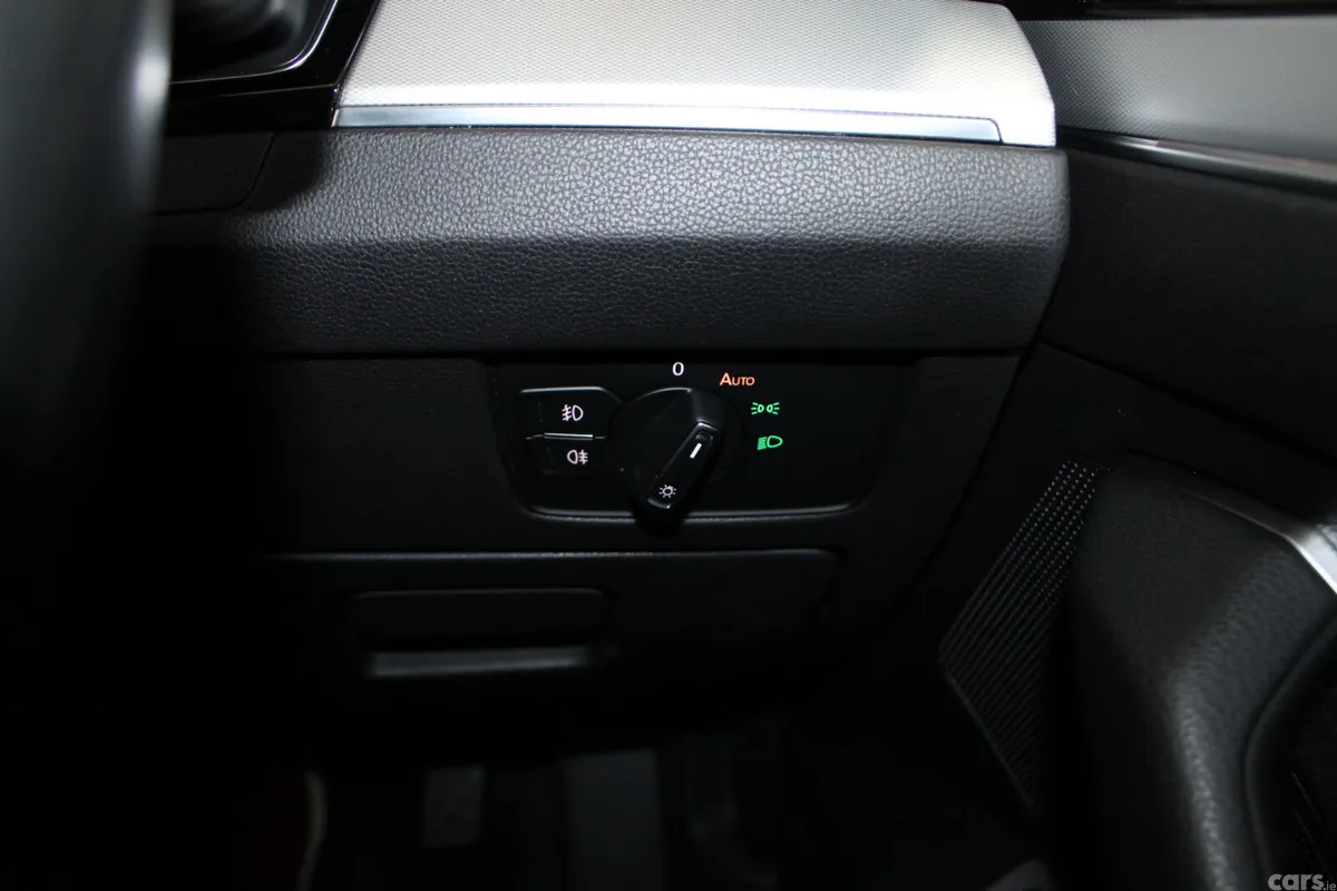Volkswagen Passat Saloon, Diesel, 2019, Grey