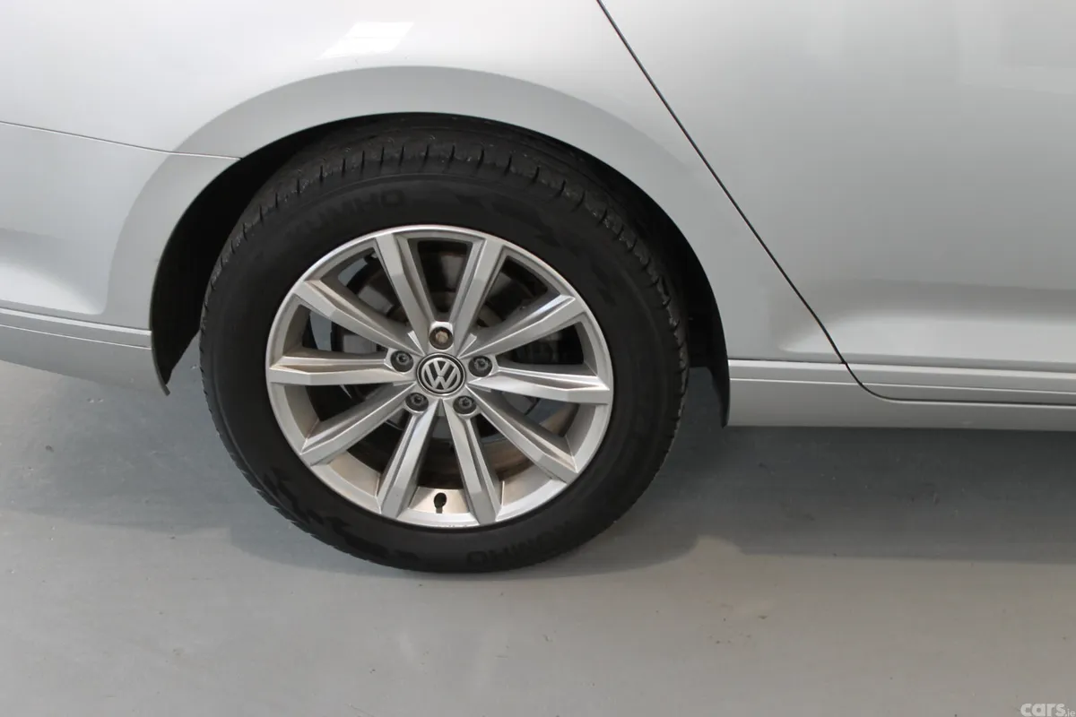 Volkswagen Passat Saloon, Diesel, 2019, Grey