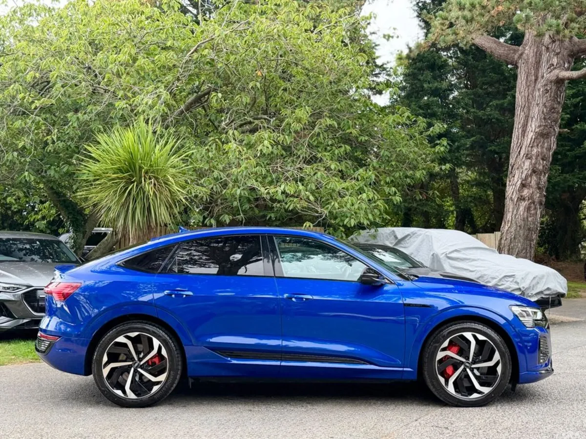 Audi Q8 e-tron SUV, Electric, 2023, Blue