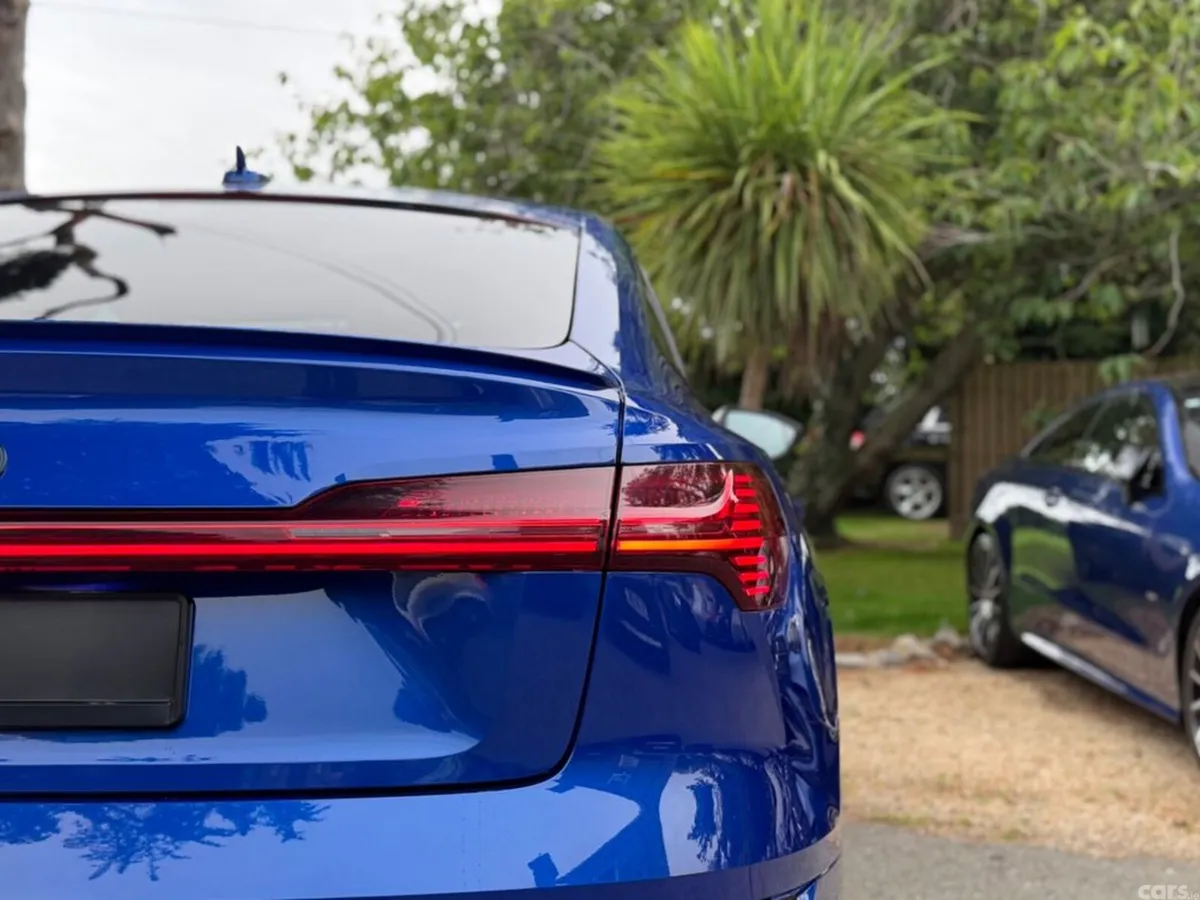 Audi Q8 e-tron SUV, Electric, 2023, Blue