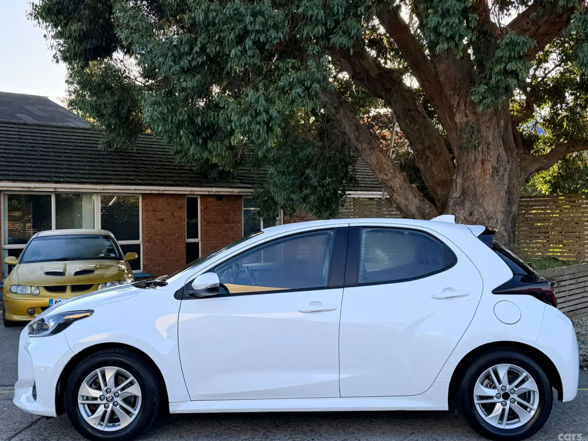 Toyota Yaris Hatchback, Petrol Hybrid, 2024, White