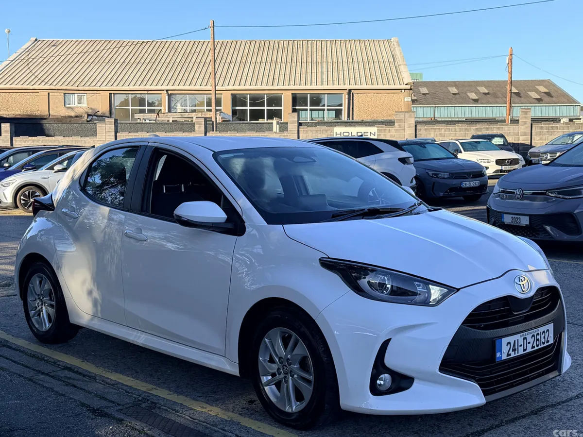 Toyota Yaris Hatchback, Petrol Hybrid, 2024, White