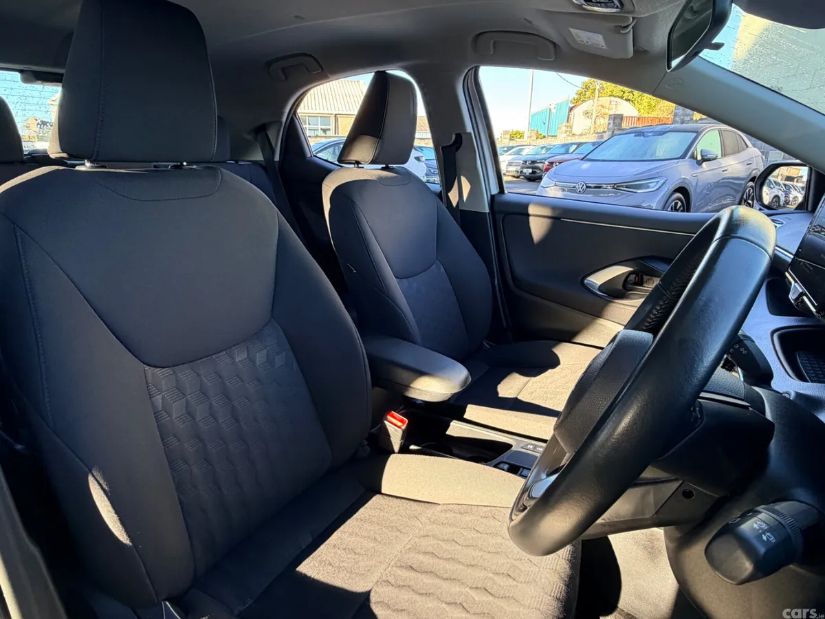 Toyota Yaris Hatchback, Petrol Hybrid, 2024, Grey