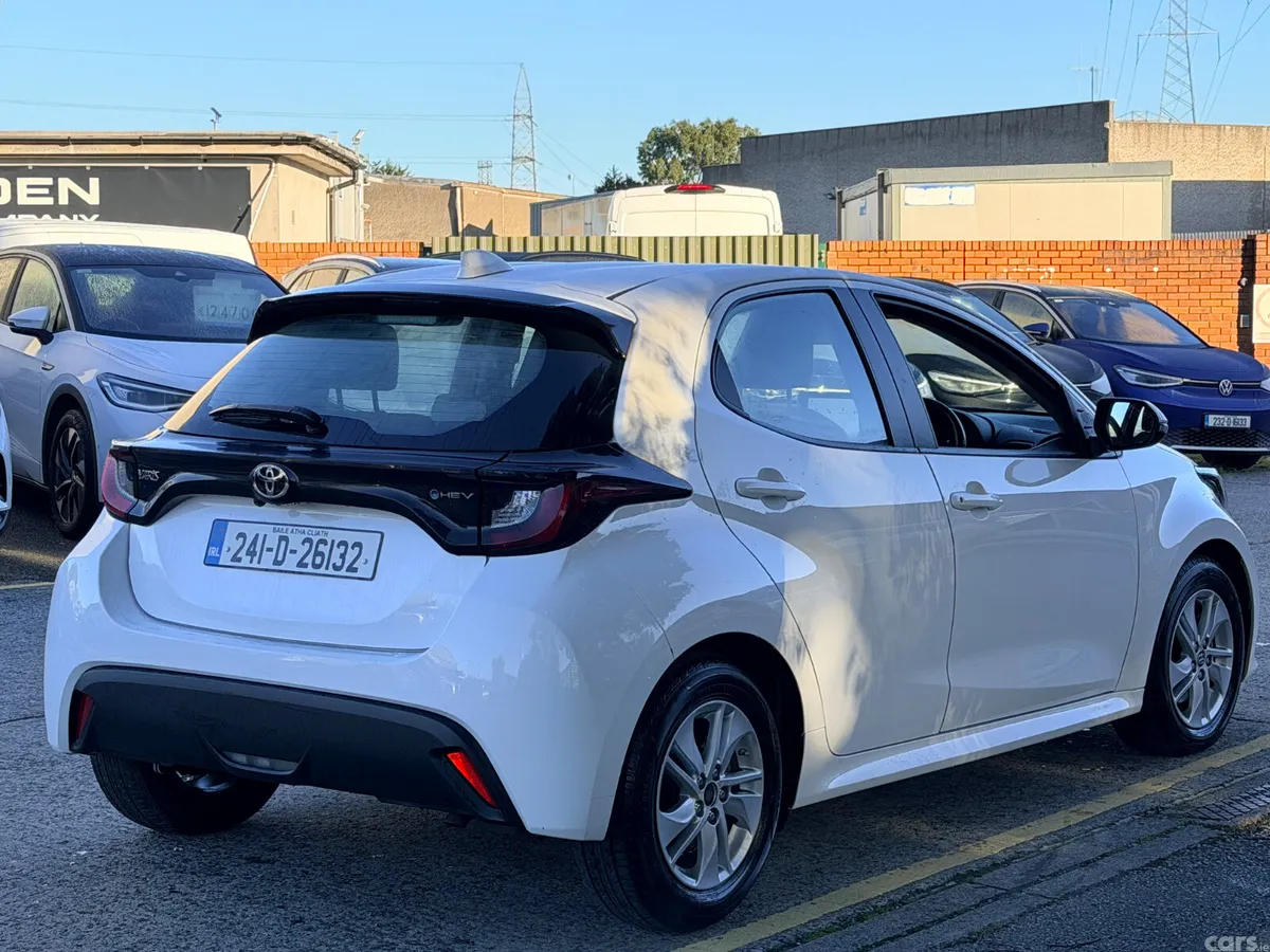Toyota Yaris Hatchback, Petrol Hybrid, 2024, White