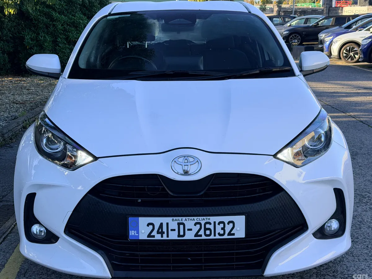 Toyota Yaris Hatchback, Petrol Hybrid, 2024, White