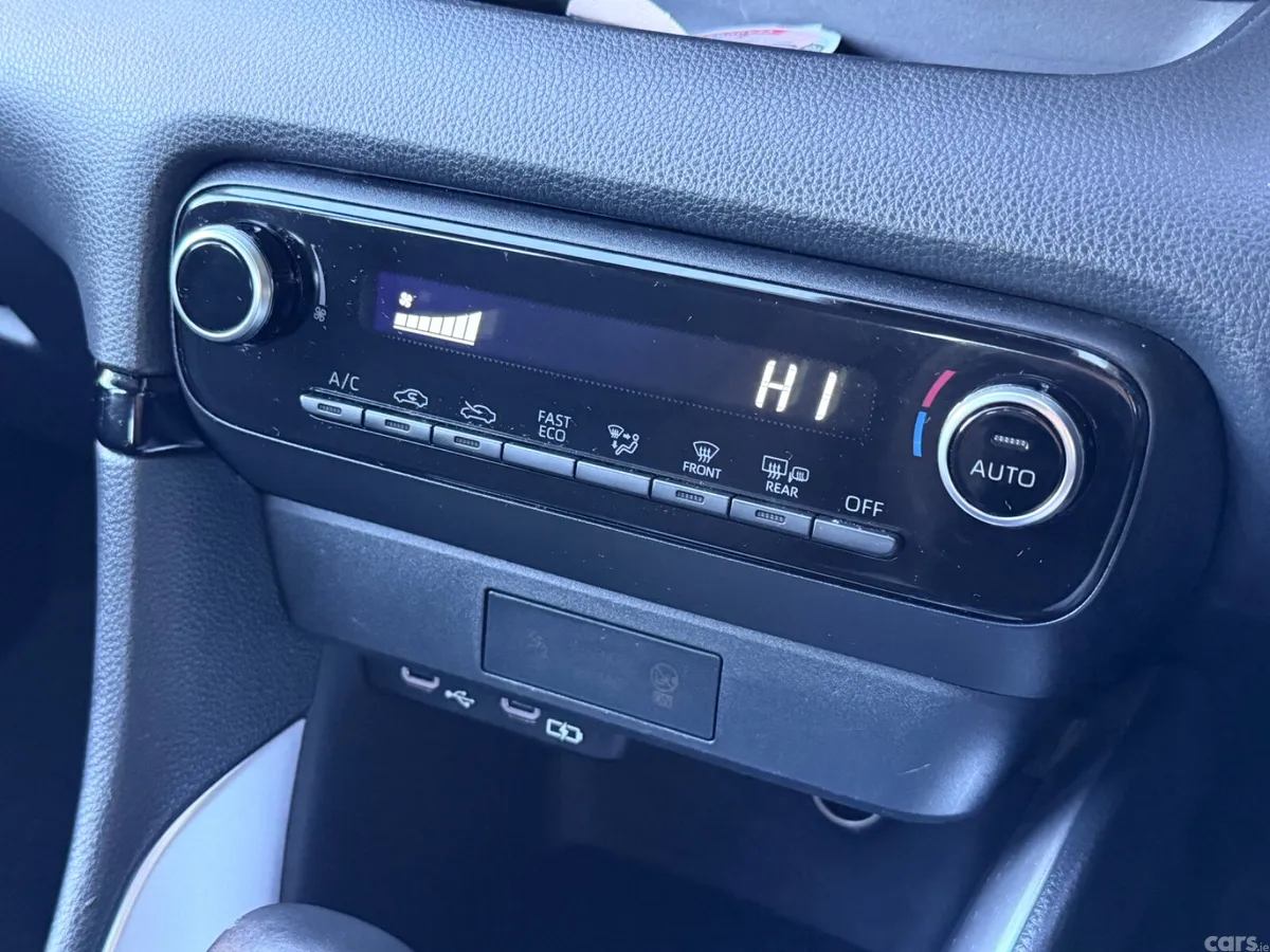 Toyota Yaris Hatchback, Petrol Hybrid, 2024, White