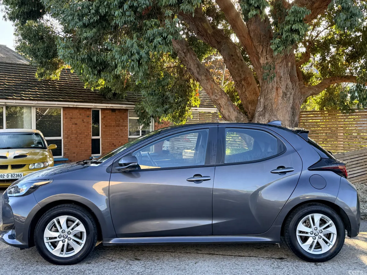 Toyota Yaris Hatchback, Petrol Hybrid, 2024, Grey