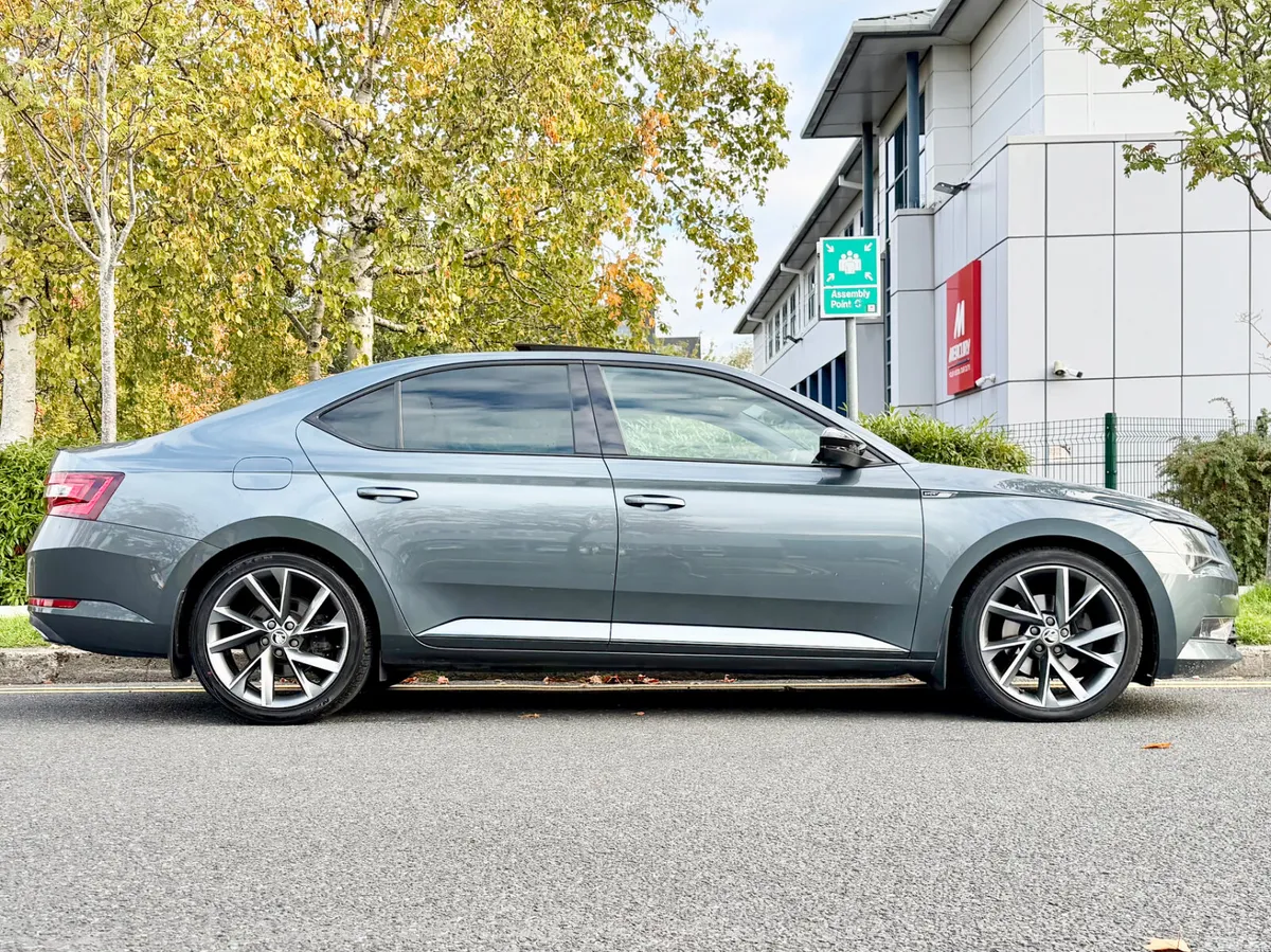 Skoda Superb Saloon, Petrol, 2018, Grey