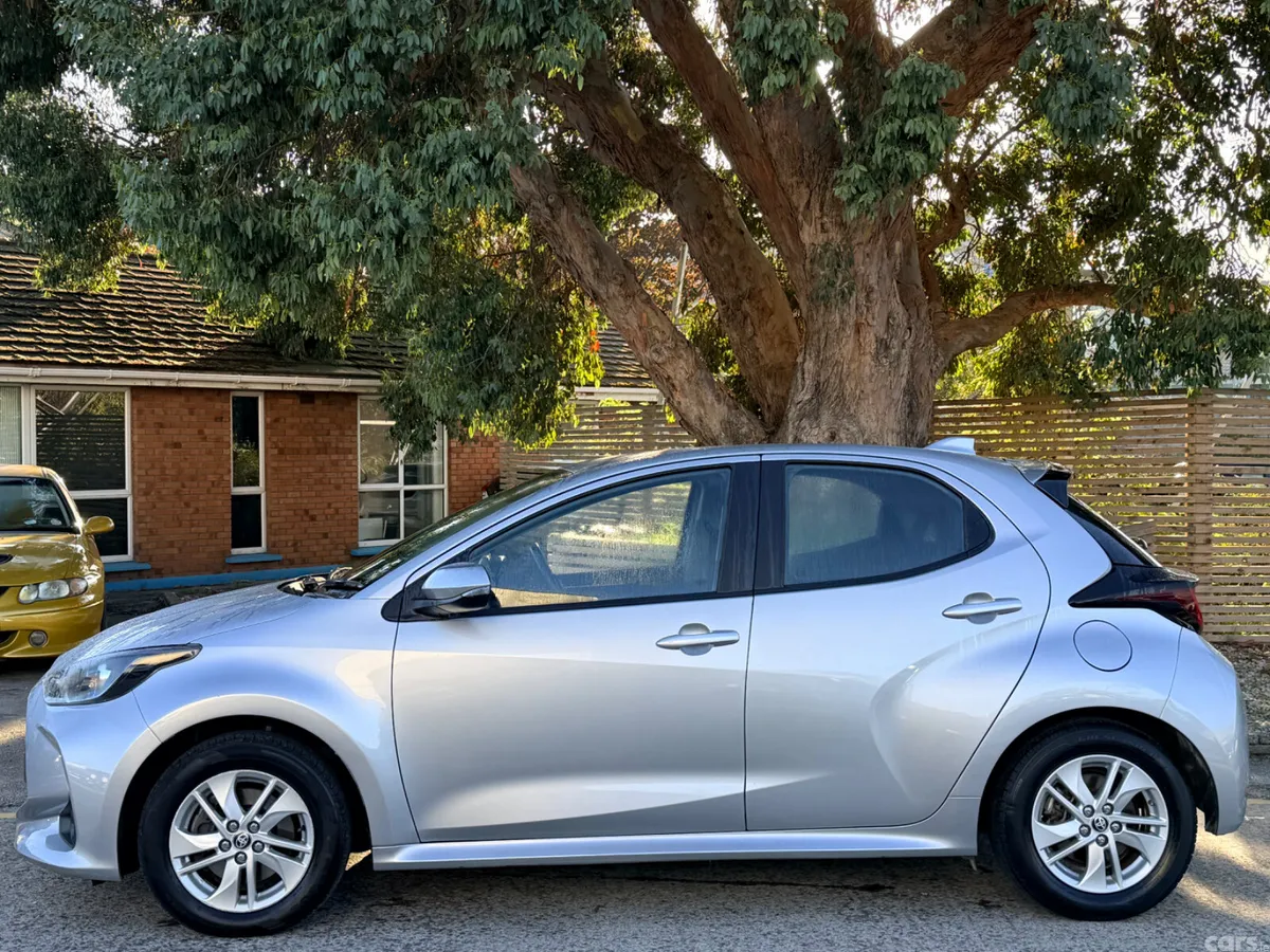 Toyota Yaris Hatchback, Petrol Hybrid, 2024, Grey