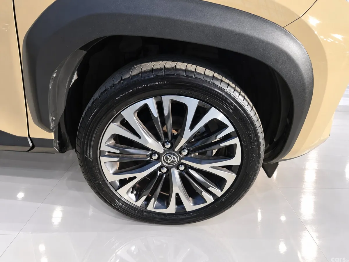 Toyota Yaris Cross Hatchback, Petrol Hybrid, 2021, Beige