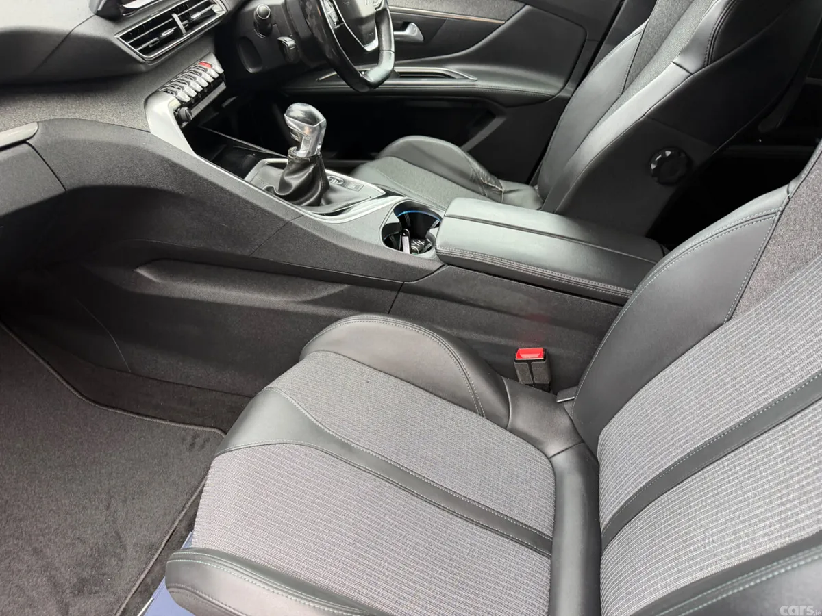 Peugeot 5008 SUV, Diesel, 2021, Grey