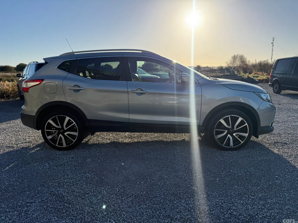 Nissan Qashqai Hatchback, Diesel, 2015, Silver
