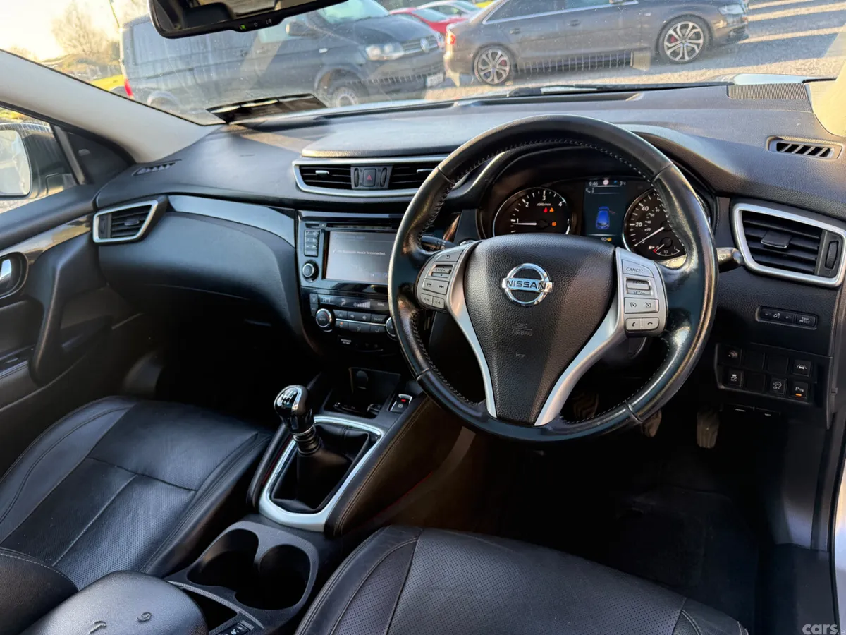 Nissan Qashqai Hatchback, Diesel, 2015, Silver