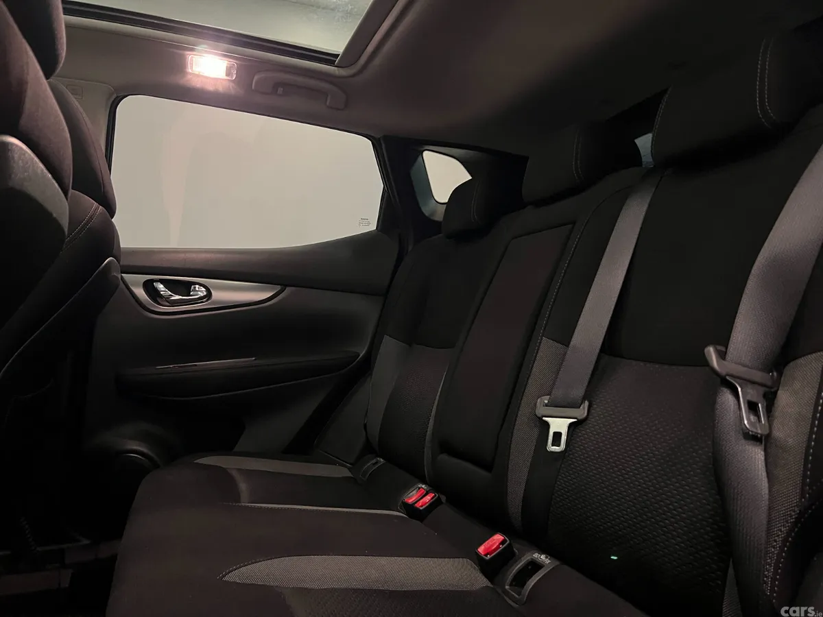 Nissan Qashqai Hatchback, Diesel, 2018, Black