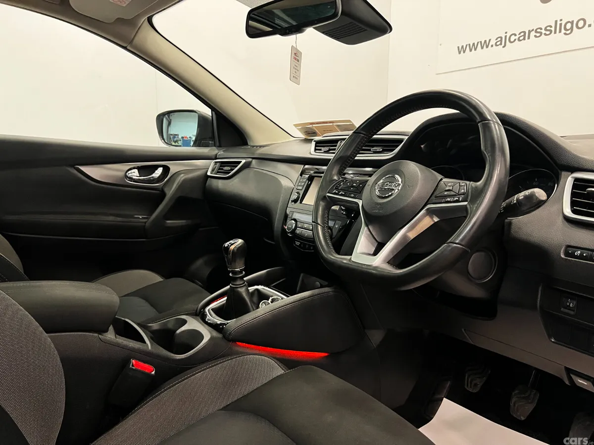Nissan Qashqai Hatchback, Diesel, 2018, Black