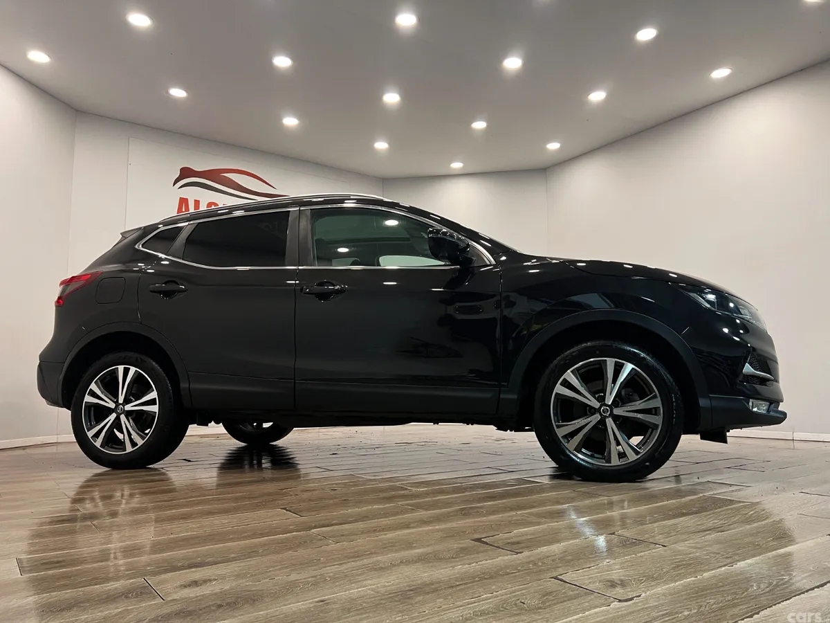 Nissan Qashqai Hatchback, Diesel, 2018, Black