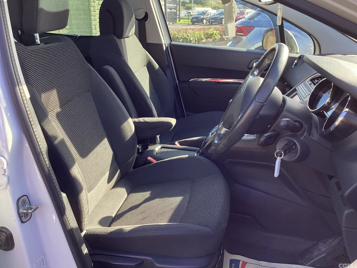 Peugeot 5008 MPV, Diesel, 2014, White