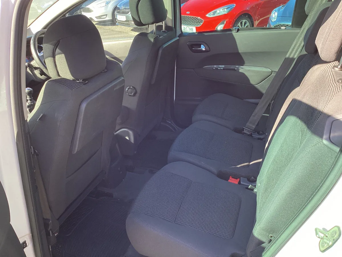 Peugeot 5008 MPV, Diesel, 2014, White
