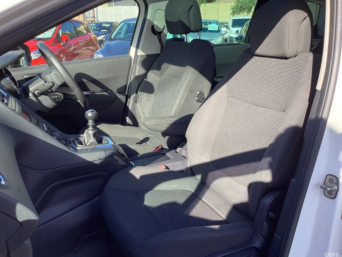 Peugeot 5008 MPV, Diesel, 2014, White