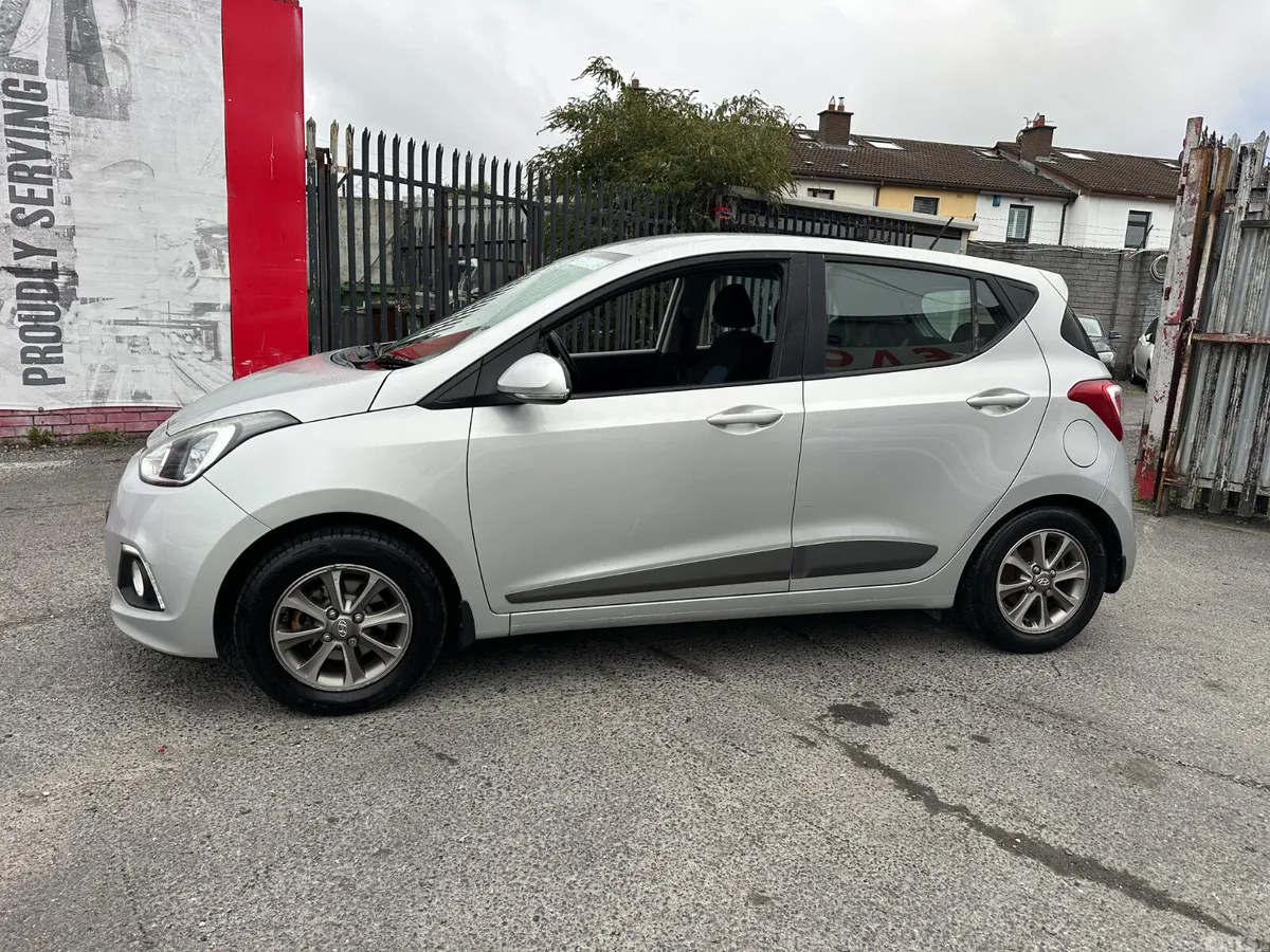Hyundai i10 Hatchback, Petrol, 2014, Silver